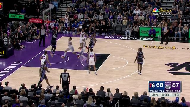 传球功底愈发纯熟 福克斯精准助攻内线空接暴扣