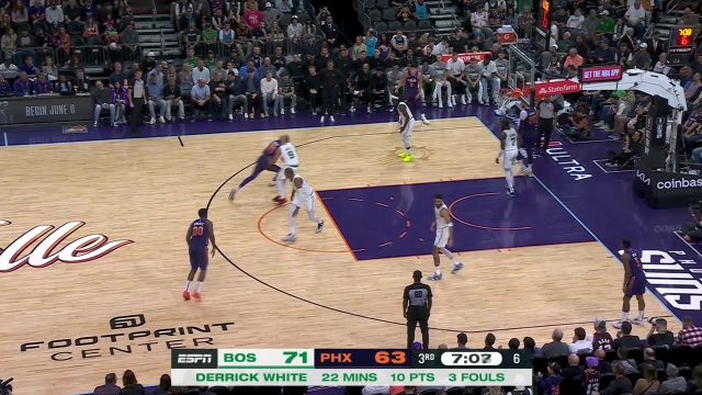 布朗人缝游走突破上篮 杜兰特风驰电掣滑翔飞扣势大力沉