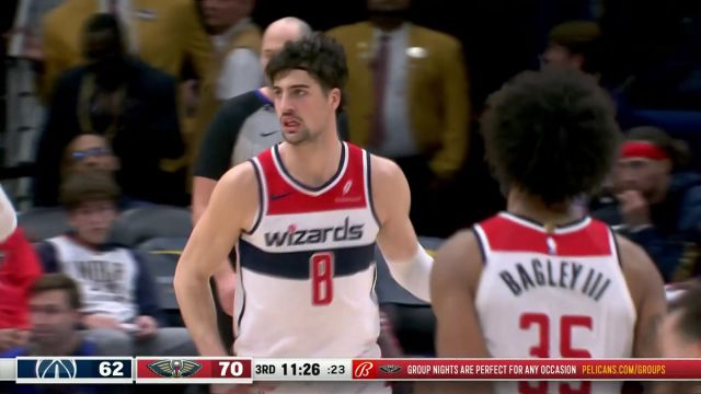 扣篮盛宴令人眼花缭乱 两队展现出众能力暴扣手到擒来