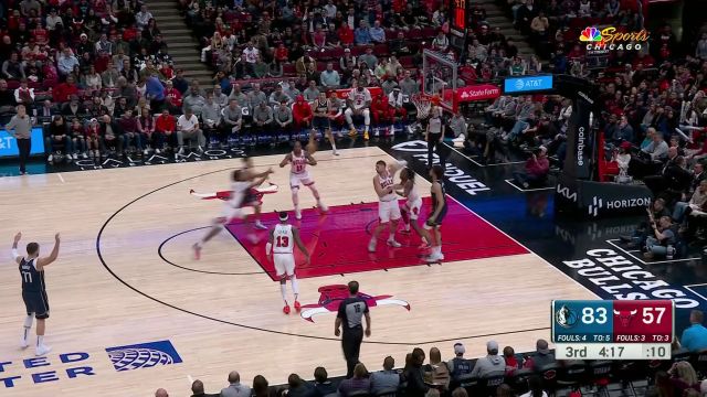 用速度取胜！格林低位抢断助攻莱夫利滑翔重扣一条龙