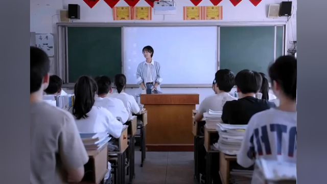 高三学生毕业前的最后一堂课,学生们高情商式向老师们表白,最后真的破防了