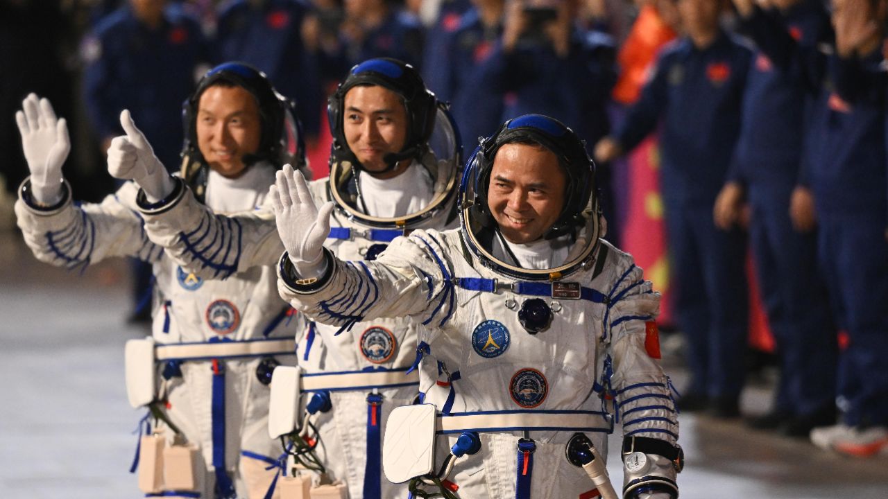 神舟二十一号航天员张陆、武飞、张洪章领命出征_高清1080P在线观看平台_腾讯视频