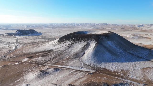 冬日造访乌兰哈达火山 别有韵味