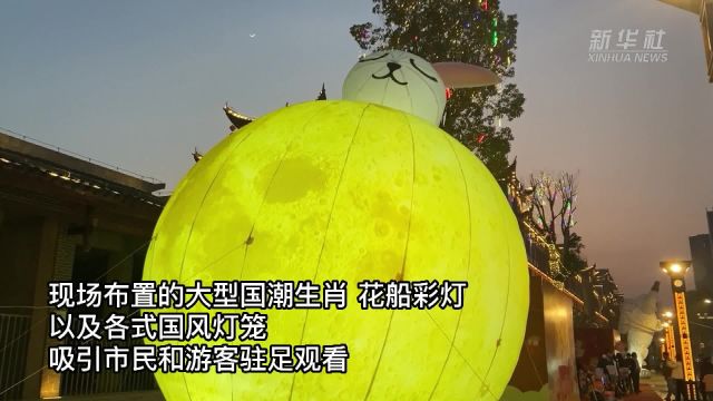 湖南张家界:国风国潮花灯璀璨 尽显浓浓年味儿