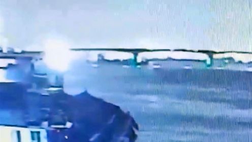 广州南沙沥心沙大桥被船只撞断，事故已致2死1伤，事发监控曝光