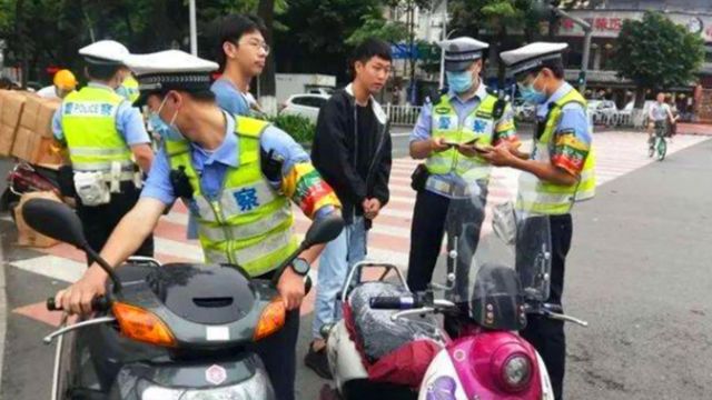 为什么查电动车的交警少了?内行人:主要有这几点原因