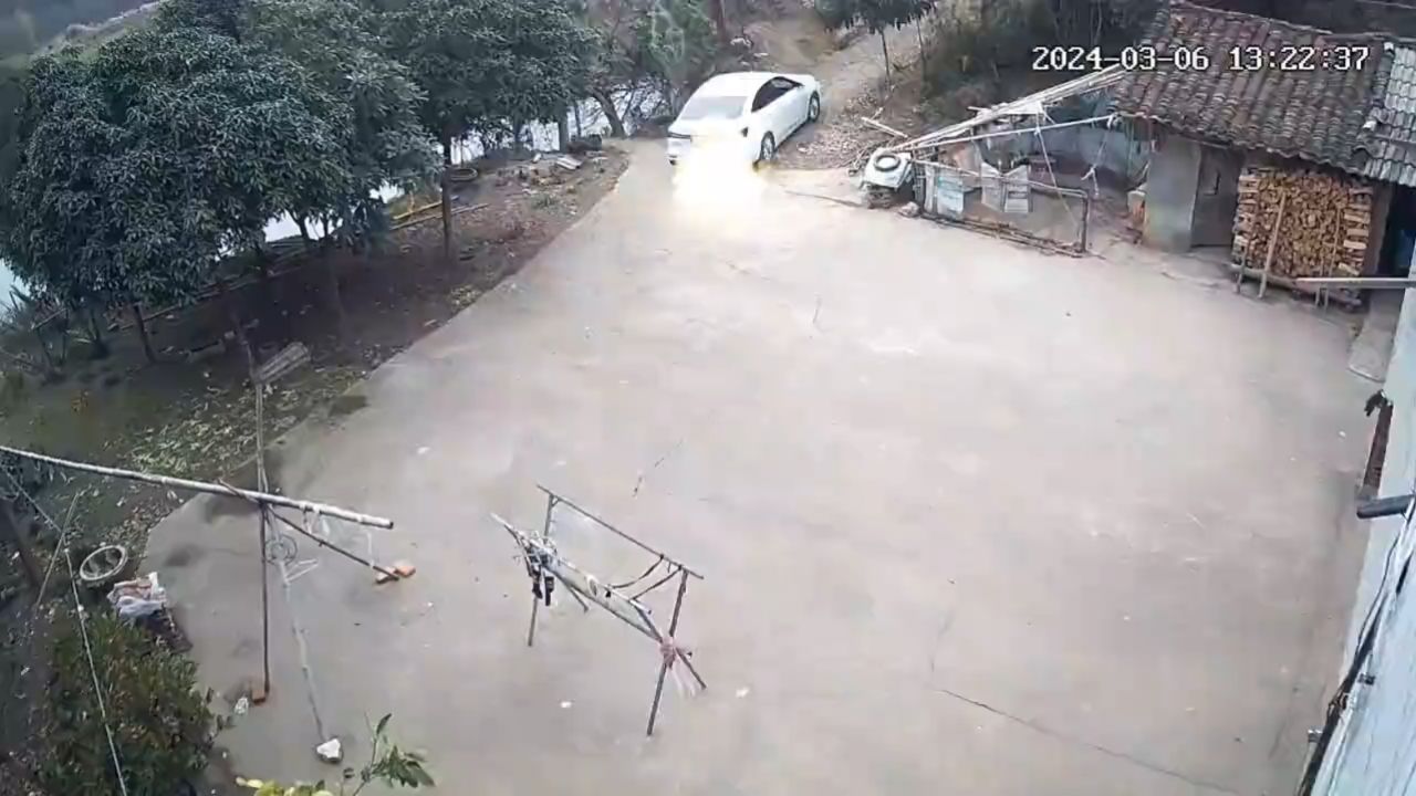 农村监控拍下一幕(1)