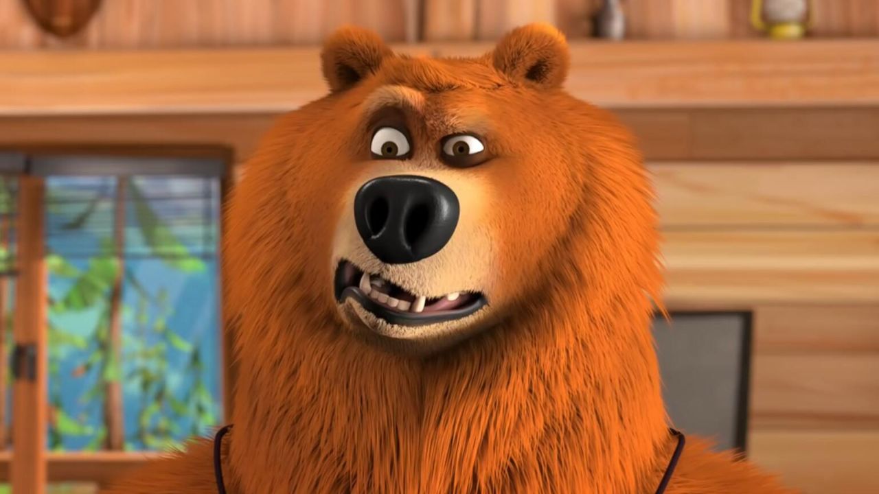 倒霉的狗熊把自己当成了大哥!