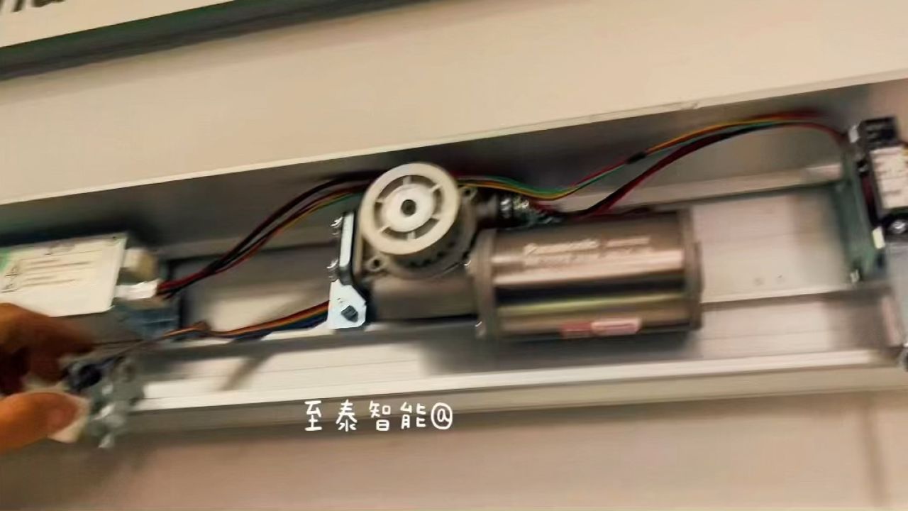 自动门电机,松下感应门新款马达;是银灰色,还是玫瑰金,还是金色呀?