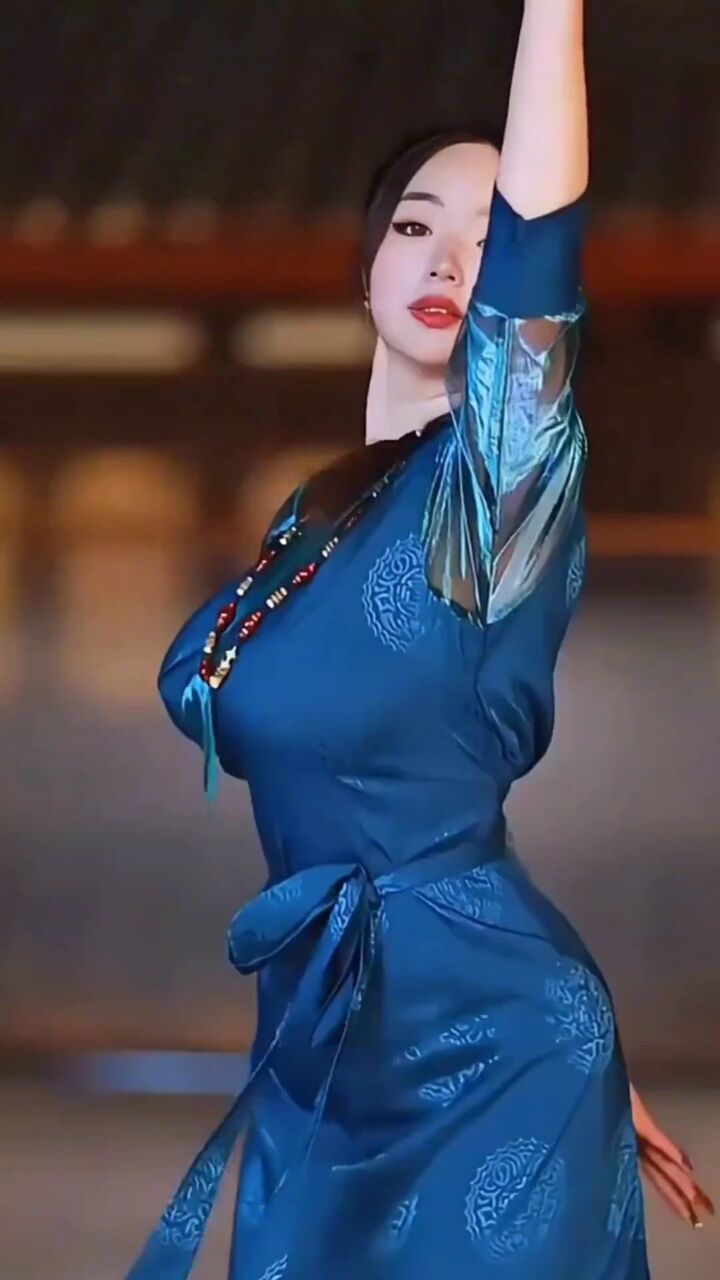 央金金金姑娘藏族舞锅庄舞.