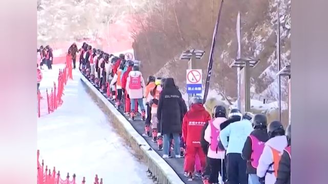 河北崇礼:抓住雪季的尾巴,滑雪运动人气仍旺