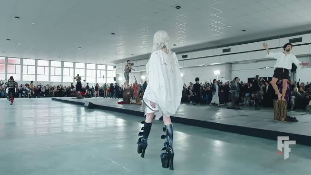 英国时装品牌Vivienne Westwood(维维安ⷮŠ韦斯特伍德)2024年秋冬季秀场