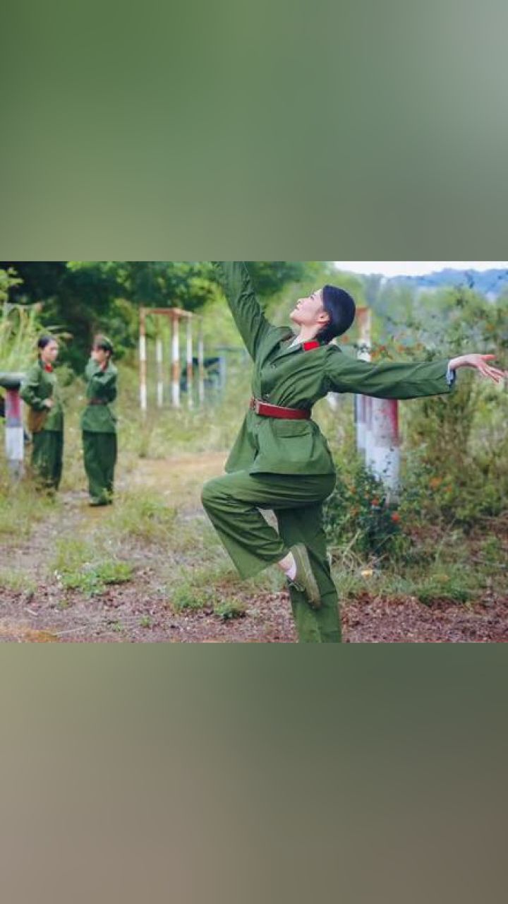 芳华舞蹈 #女兵帅爆了 #7080后的回忆 #穿军装的女孩