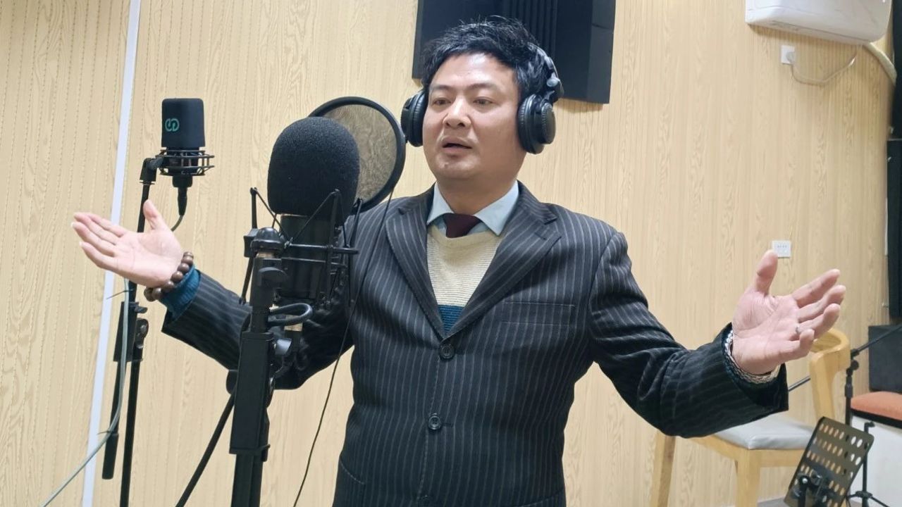 歌曲《爱你爱到心里头》(王小荣作词,作曲,演唱,秦克新作曲)‖ 放歌