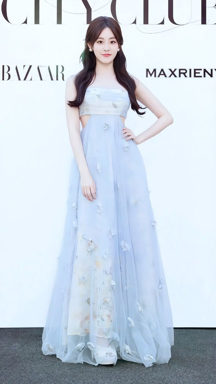 祝绪丹花朵蓝裙,好美精灵公主,甜美可爱