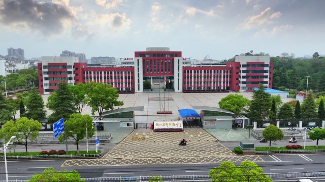 鄂州高中实行半封闭式管理 提倡学生在学校食堂就餐,向全省排前三前进!