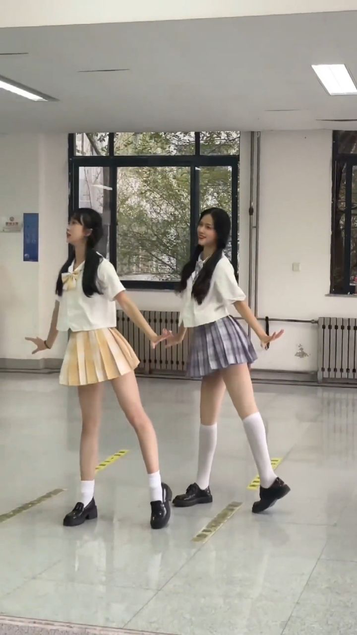 蚊子应该这样拍浅跳一支拍蚊子舞jk社恐跟你的姐妹一起拍