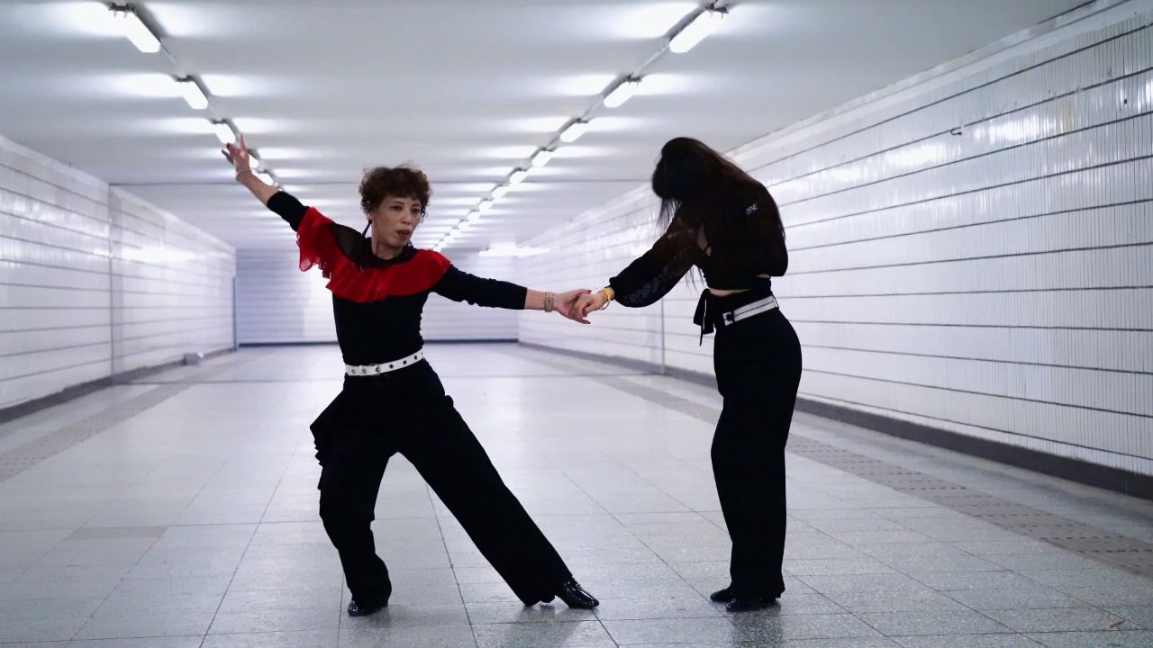 休闲伦巴《爱琴海》歌声悦耳动听,舞蹈优美大气