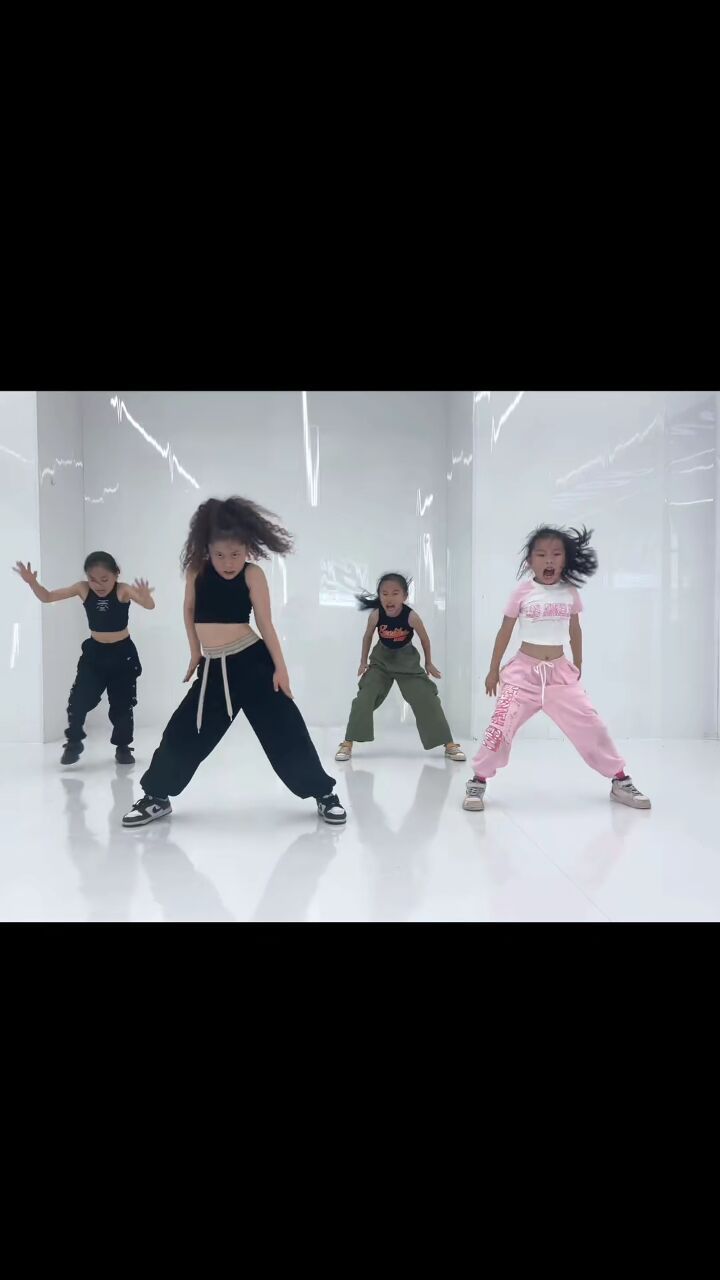 小孩姐们的翻跳系列#我最红 #小七编舞 #舞蹈课堂随拍 #基础爵士
