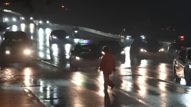 长沙发布冰雹橙色预警!天空“黑中发绿”,网友:变成极夜了?