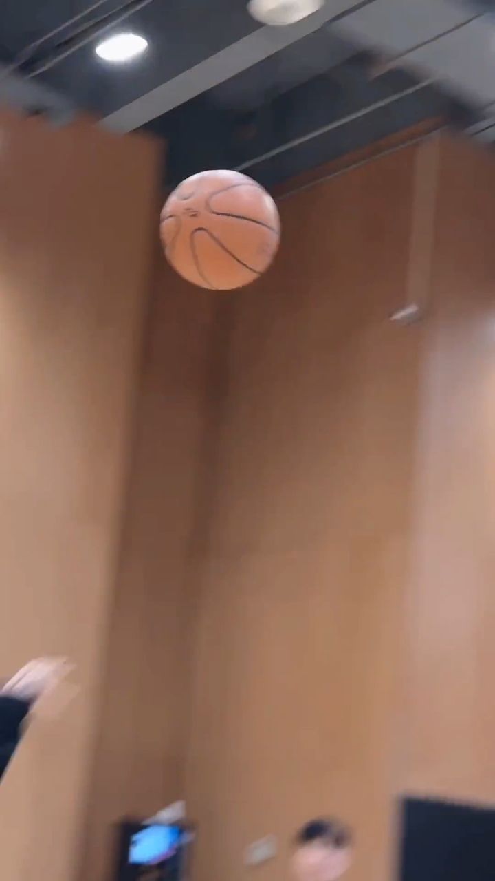 不叫蓝头发呢女的