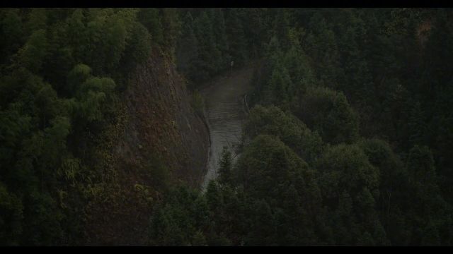 “雨声淅淅沥沥 释然舒畅亦平静”