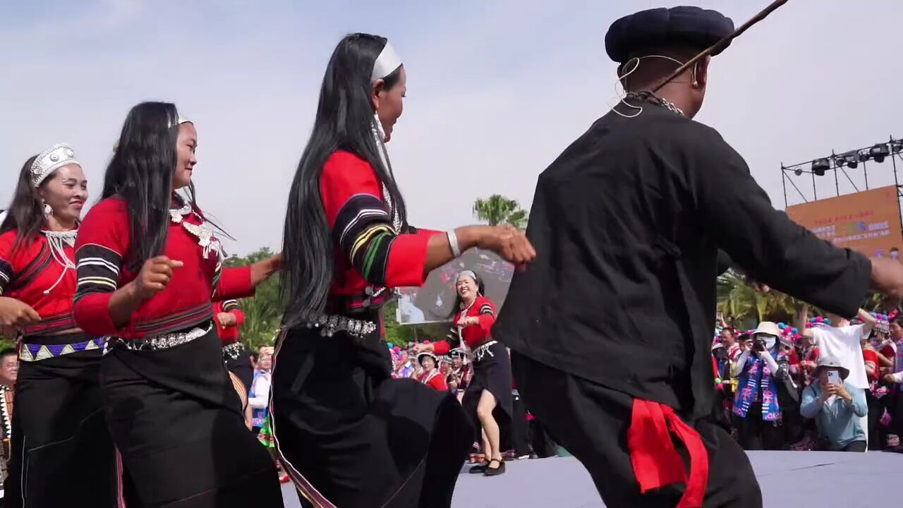 来过三月节学摩托舞啦#罗平交警#摩托舞#打歌舞