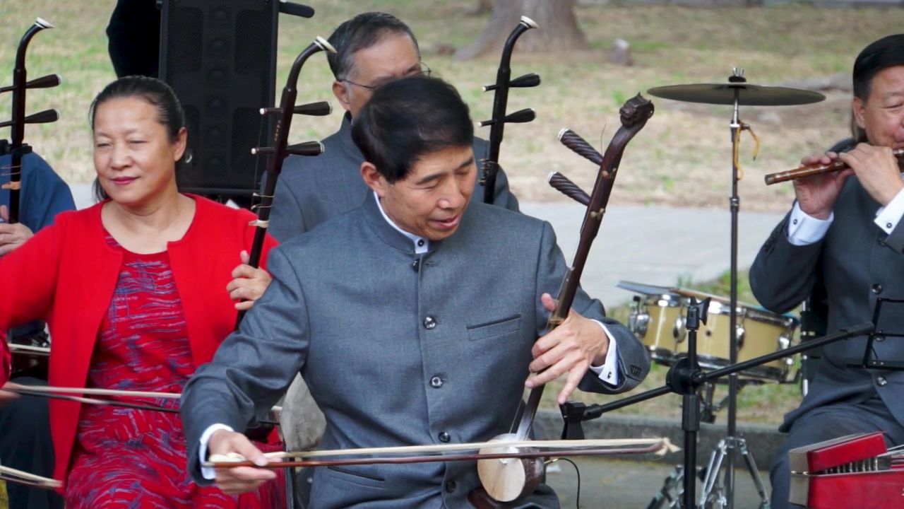 民乐合奏《绿色军衣》,北京天坛琴之声民乐队