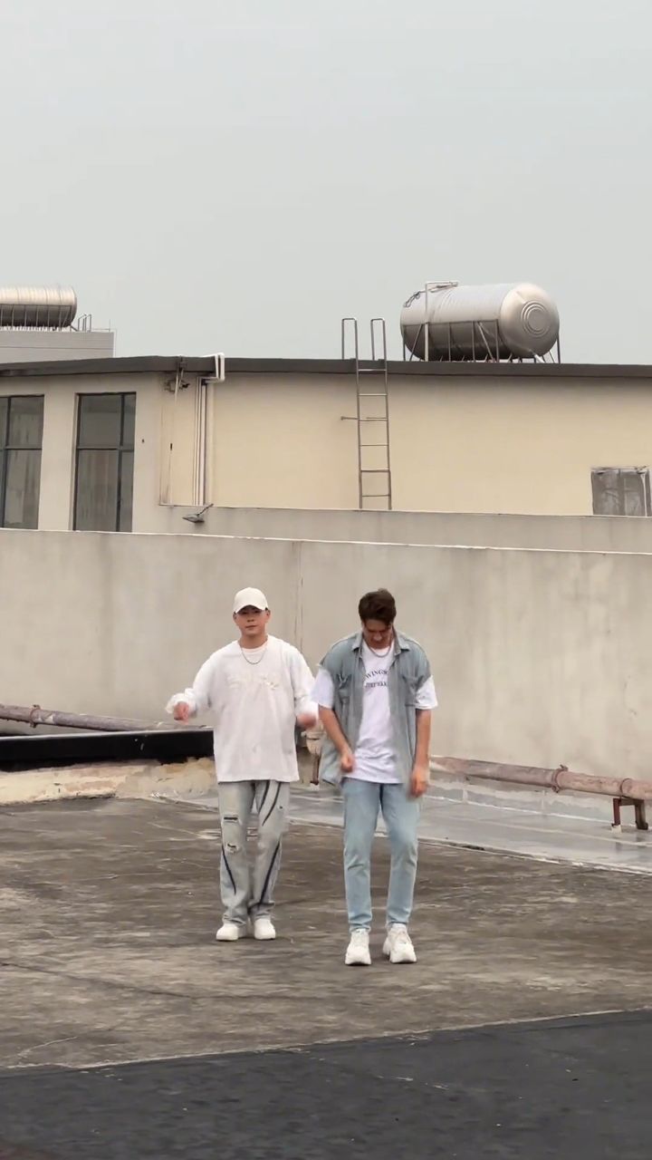 蹦跶一下咚巴拉踏步舞大東瞎编