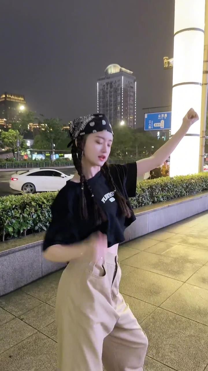 打糕舞 我最好的两个朋友吵架了 无论我怎么劝 她们还是不肯打起来