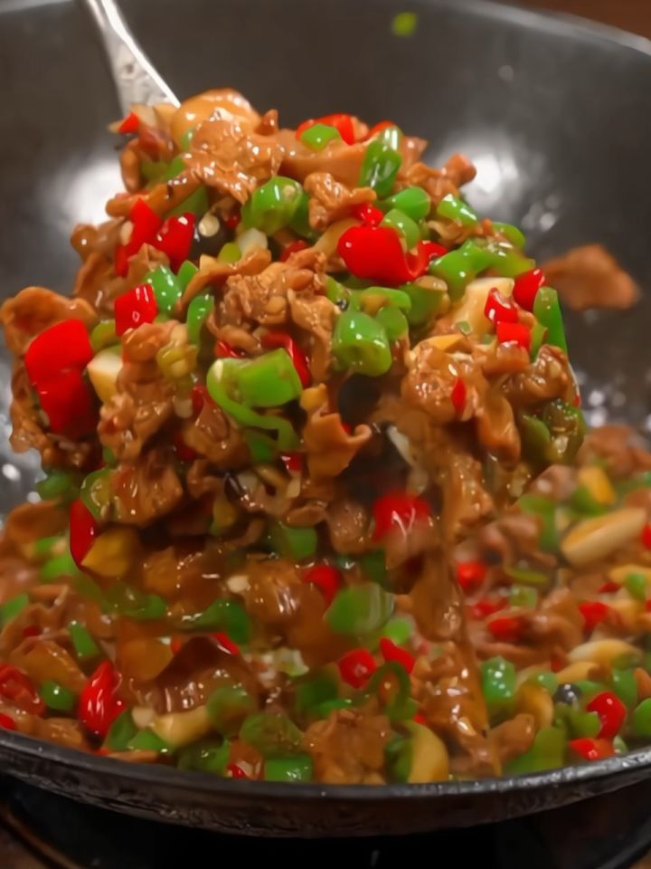 碎辣椒炒肉拌着米饭太香了,记得多煮点米饭#家常菜