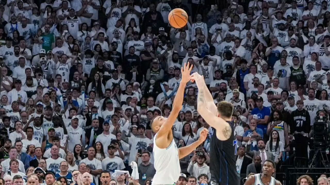 东契奇绝杀森林狼,唐斯的表情有谁注意到?只怪东契奇不是美国人