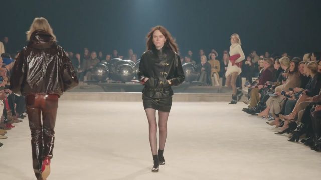 法国奢侈品牌Isabel Marant(伊萨贝尔马朗特)2024年秋冬季秀场