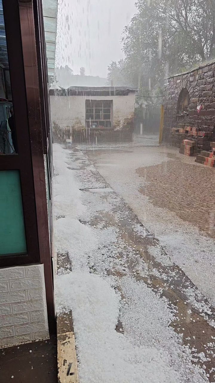 好大的冰雹天气