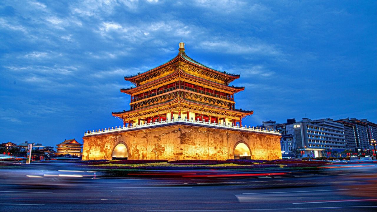 西安钟楼,中国现存同类建筑中规模较大,建筑年代最久,保存最完好的