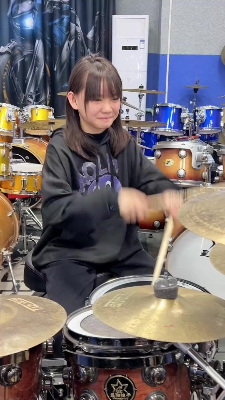 感受中华民族音乐的魅力,妞妞演奏发挥的很棒哟#架子鼓#音乐