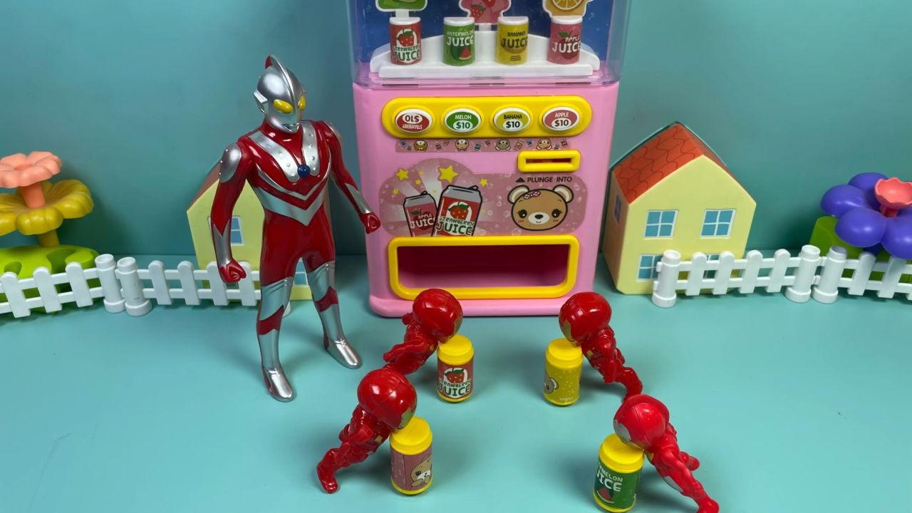 玩具故事—小奥特曼们喝饮料了