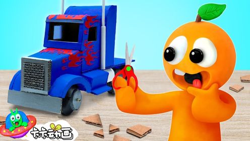 卡卡趣玩动画：橙橙和开开合作建造纸板小赛车，大家觉得成品怎么样呢？