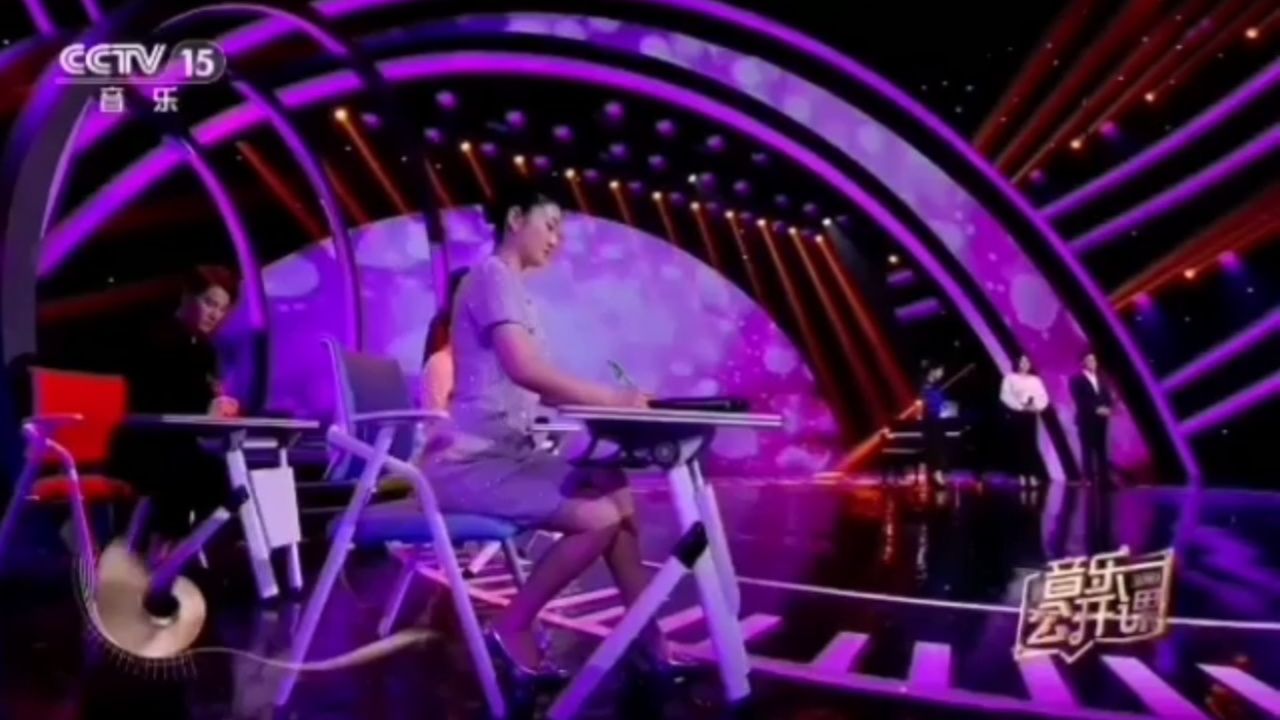 歌曲《老师我想你》演唱:马秋华 王莹及其学生