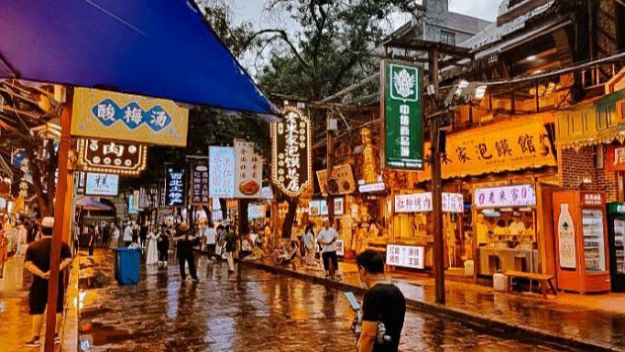 西安回民街,最独特的民族风情,最真实的人间烟火,最西安的步行夜街