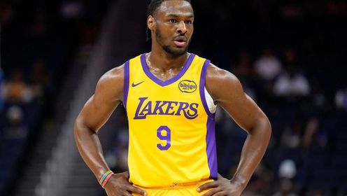 《NBA全场集锦》布朗尼迎夏联首秀：9中2仅得4分，还贡献2板2助1断，17号秀也疯狂打铁