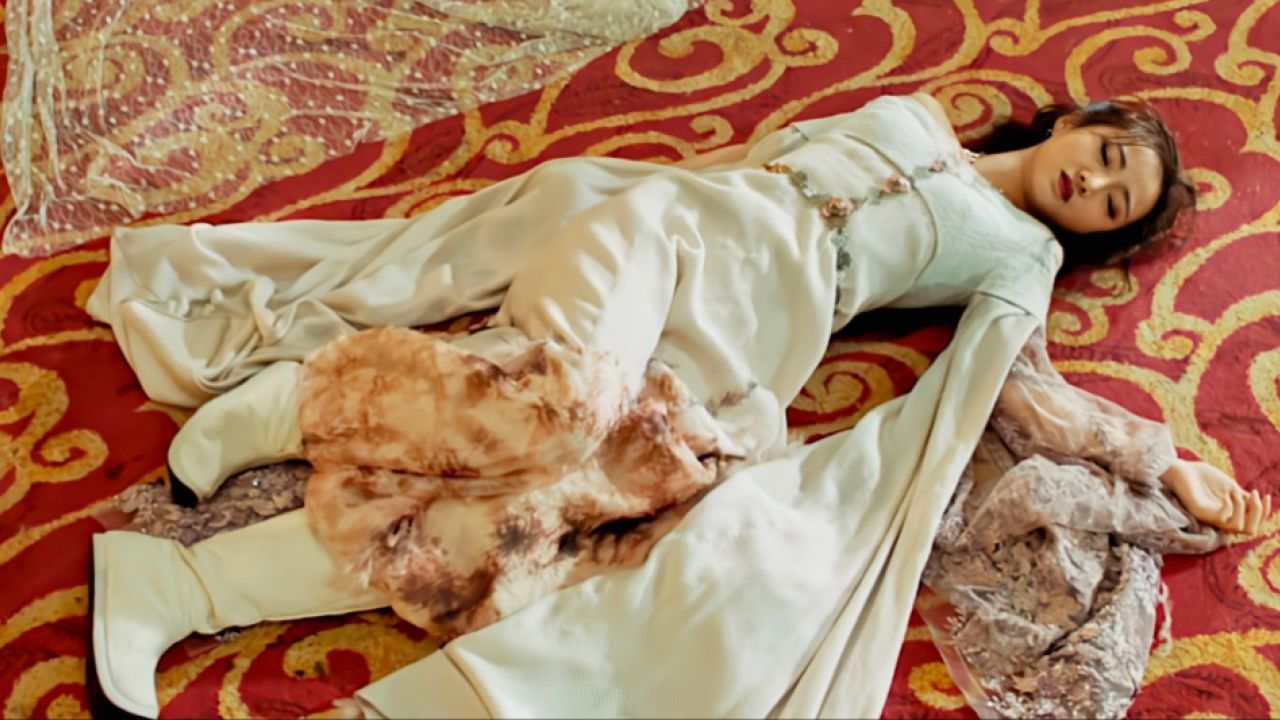 古装冷艳女神玉殒 彩衣白靴女侠彻底魔化 激战群雄 最终万念俱灰 被刀