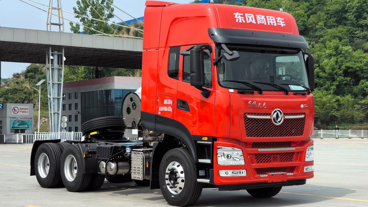 东风天龙kl国六500马力lng半挂危化品罐车