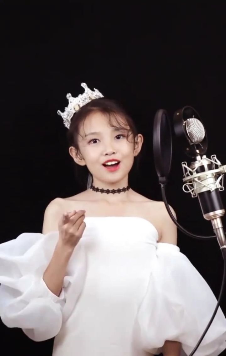 宋小睿最为一个童模,最擅长的确实唱歌,真的是太让人意外了