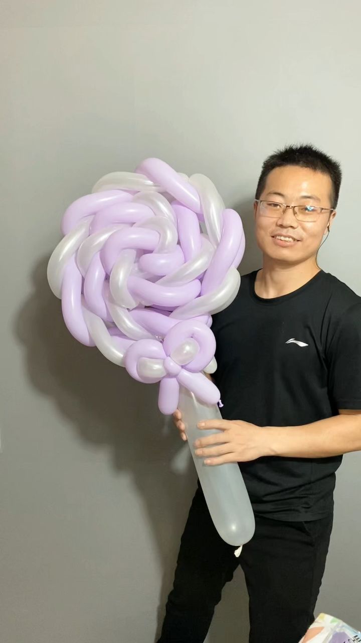 用气球给你做个棒棒糖,你会喜欢吗