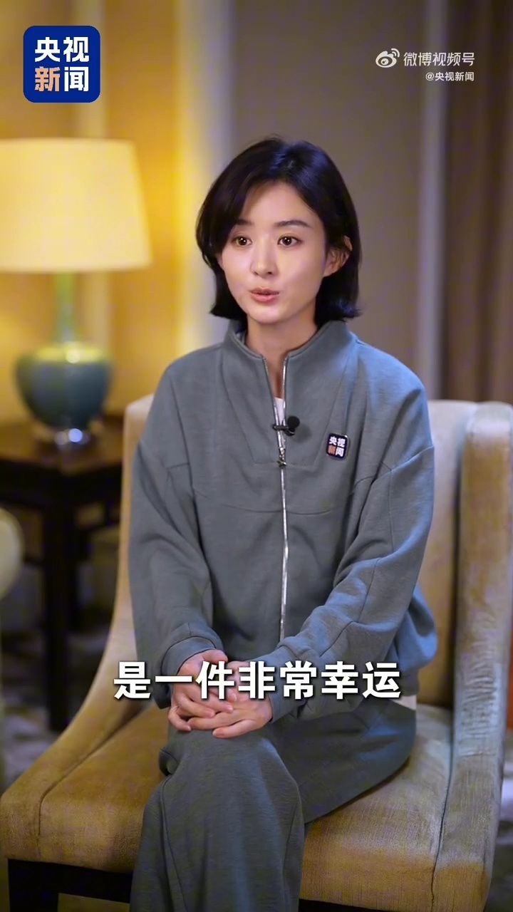 【赵丽颖】相伴丽颖,如颖随行#央视新闻专访赵丽颖#赵丽颖谈女性可以多么有光芒#赵丽颖想去创造更多角色她在逆风中成长但又比谁都顽强关于赵丽颖我们 ...