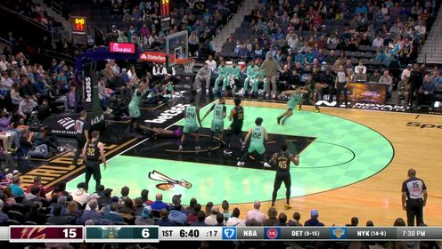 《NBA全场集锦》把握好自己的机会！约什-格林抢断快攻轻松扣篮得手