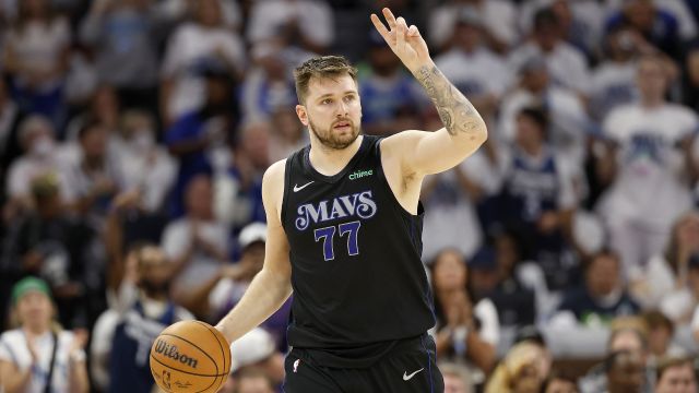 东契奇vs森林狼集锦 带伤怒砍32+10+13奉献精彩准绝杀一锤定音