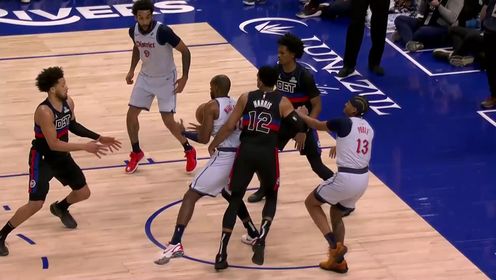 《NBA全场集锦》到手的大礼岂能不收 米德尔顿篮下一抢三补篮2+1