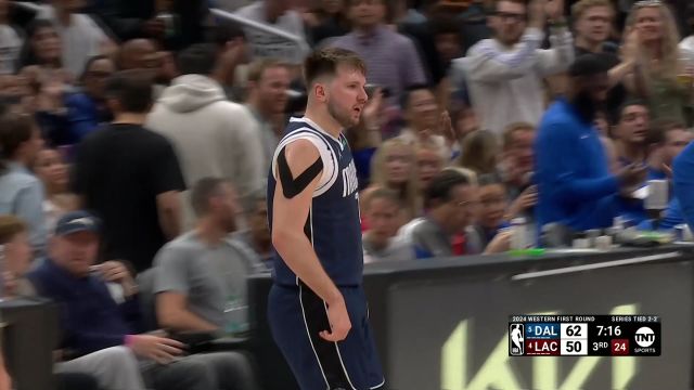 一鼓作气击溃对手！独行侠上下齐心轰出14-0小高潮扩大分差